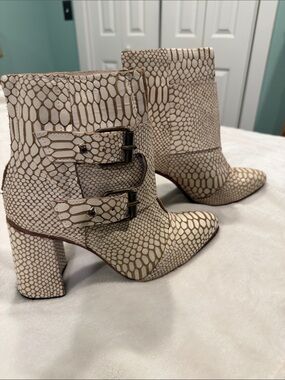 FreeBird - Buckle Ankle  White Snake Print Boots